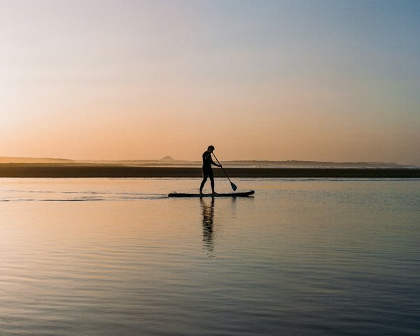 Le paddle : un voyage à travers les eaux calmes