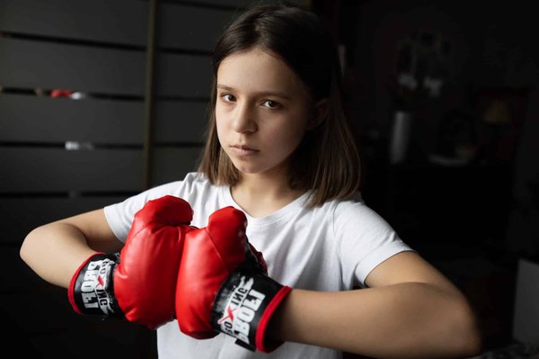 Comment les techniques de combat à mains nues du Krabi-Krabong peuvent-elles être utilisées pour améliorer la self-défense?